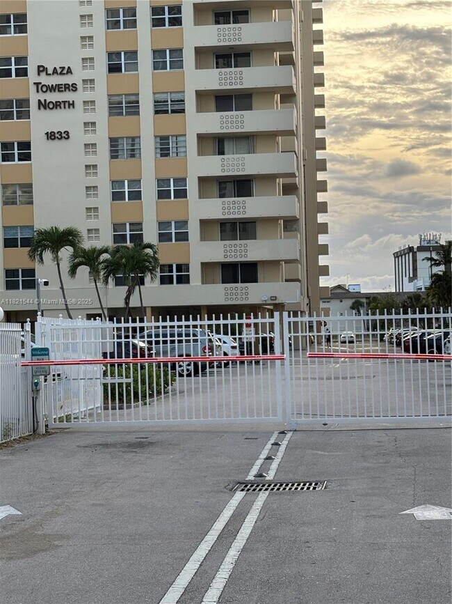 Foto del edificio - 1833 S Ocean Dr