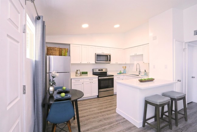Foto del edificio - 3727 E 5th St