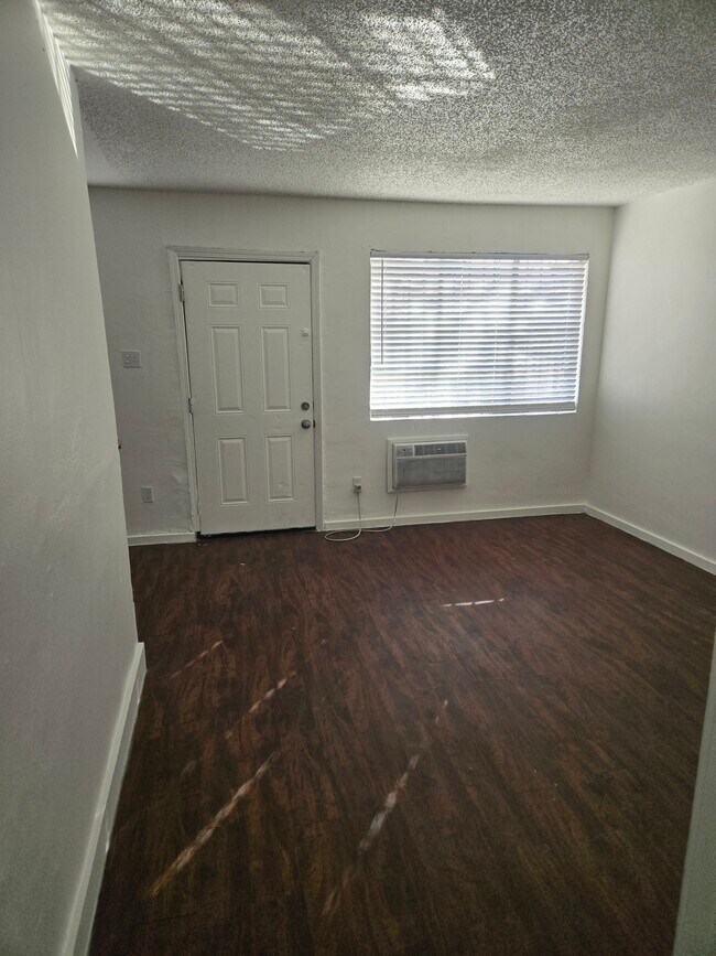 Building Photo - 708 Jackson Ave