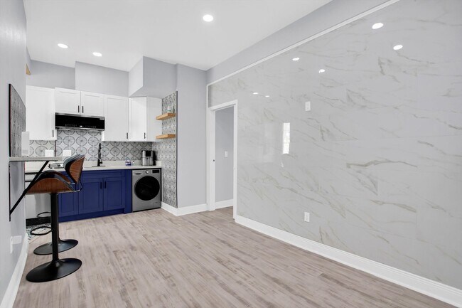 Foto del edificio - Modern, Stylish 1-Bed, 1-Bath Apartment - Electric, Water, Grounds Care, and Pest Control all Inc...