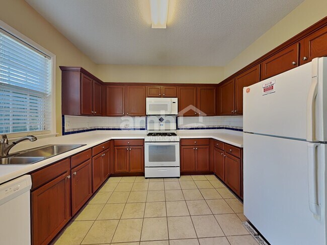 Foto del edificio - 2208 Sprucewood Dr NW