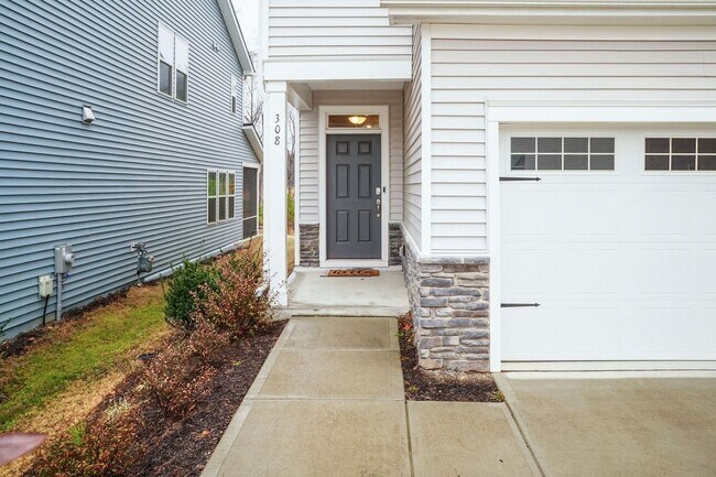 Foto del edificio - Move In Ready Three Bedroom Home!