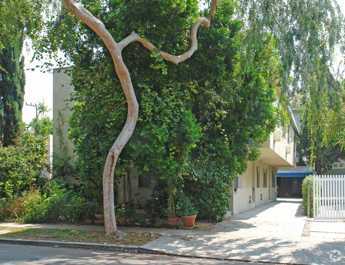 Primary Photo - 642 Huntley Dr