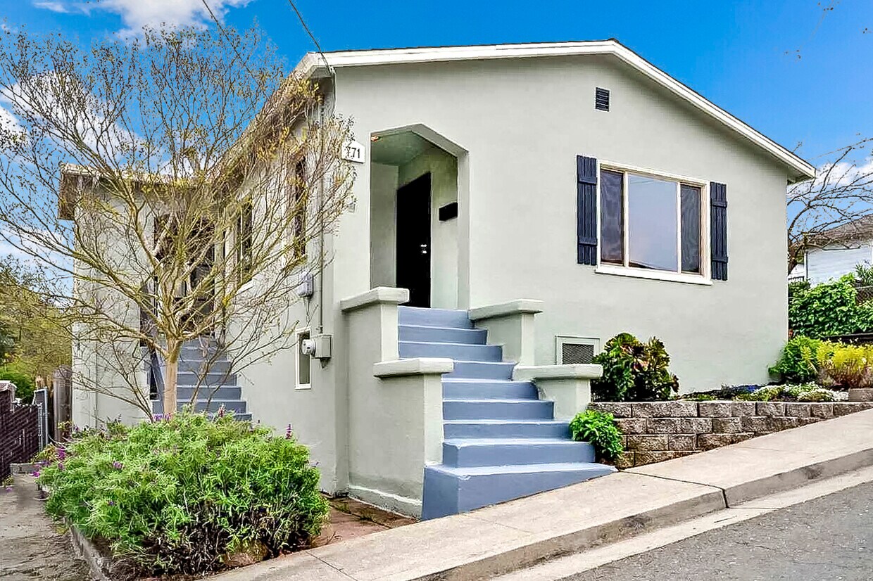 Building Photo - 771 Smith Ave