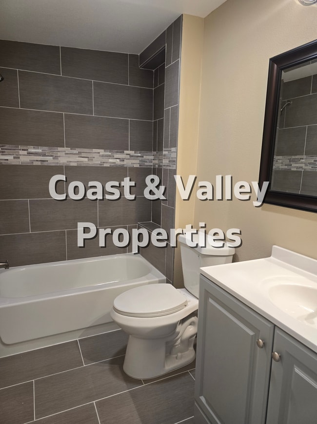 Building Photo - 319 Maple Ave