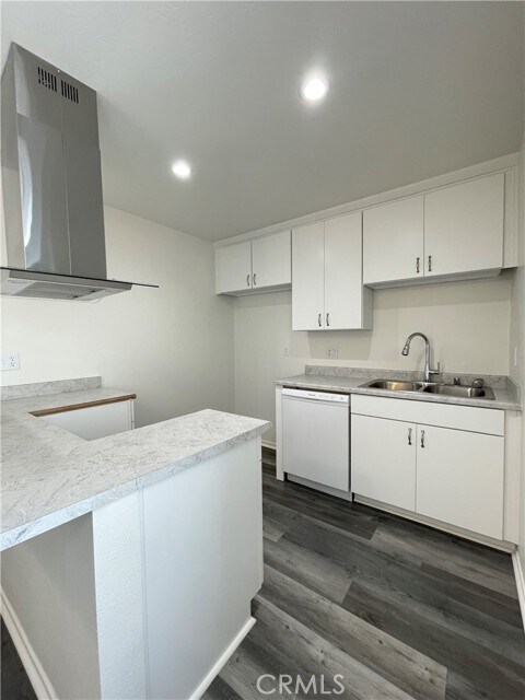 Foto del edificio - 21712 Brookhurst St