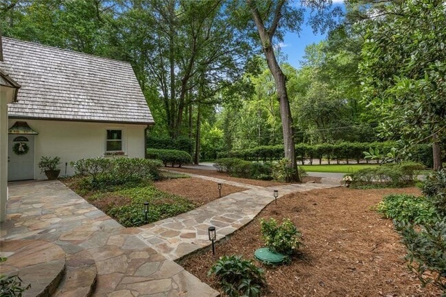 Building Photo - 1260 Heards Ferry Rd NW
