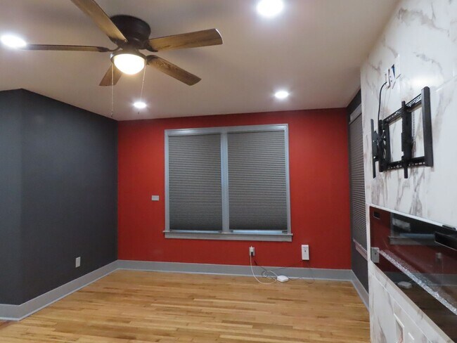 Building Photo - Stunning 3 Bedroom, 2 Bath House in Tyler!