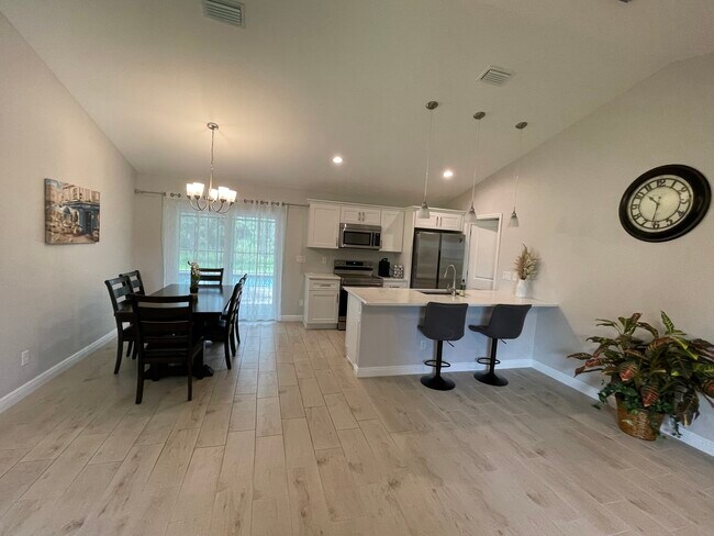 Foto del edificio - 15223 Faulkner Ave