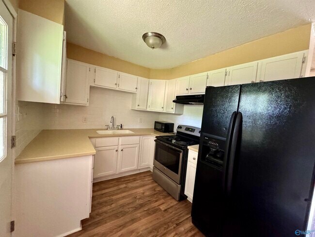 Building Photo - 3508 Spruce Ave SW