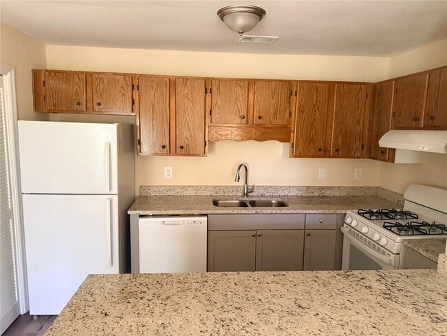 Building Photo - 1580 Oakpoint Dr SW