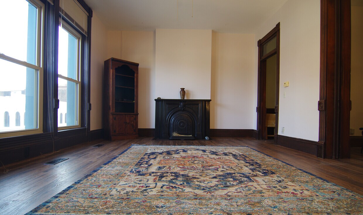 Large Living Room faces East - 418 N Main St