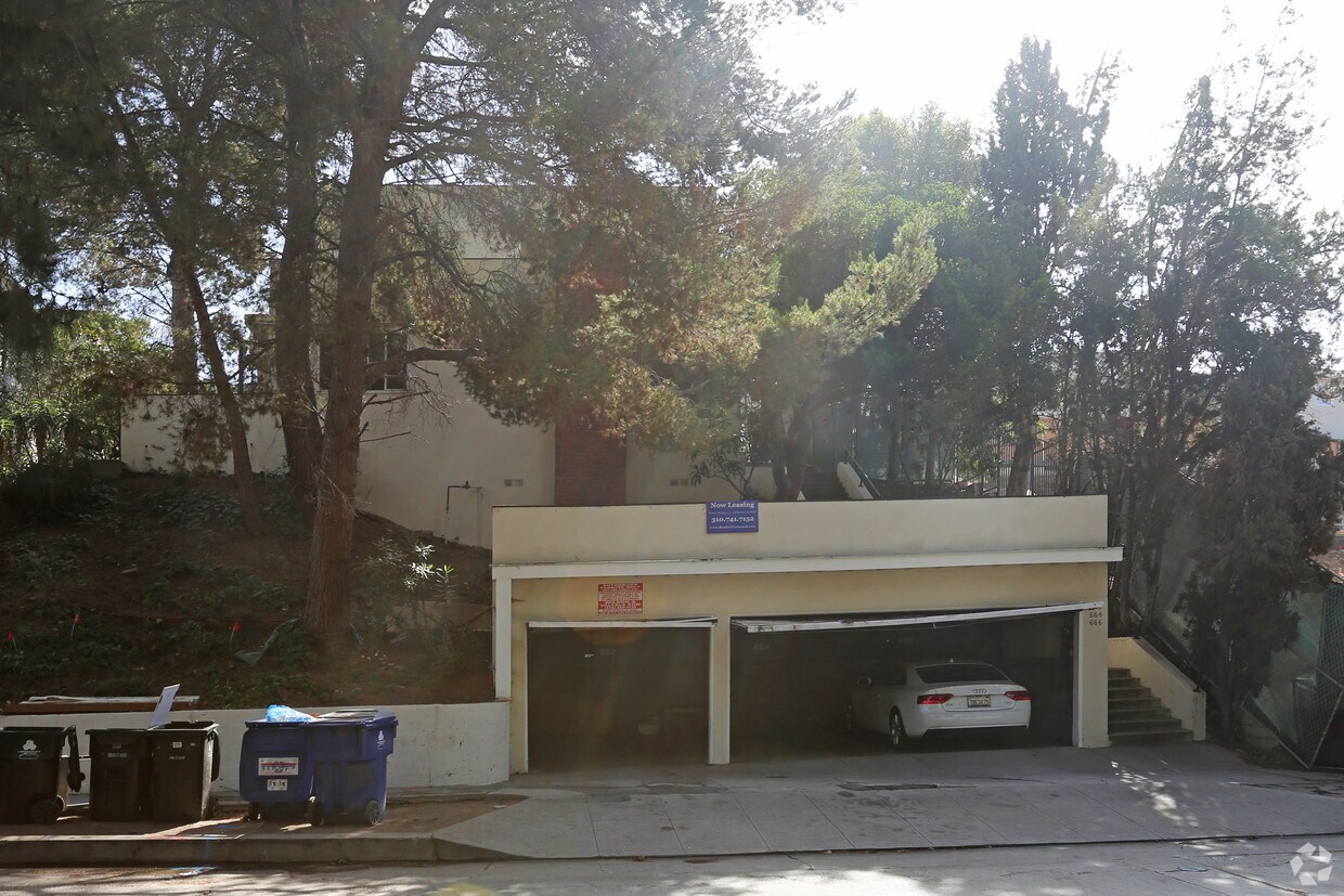 Foto del edificio - 662-666 Kelton Ave
