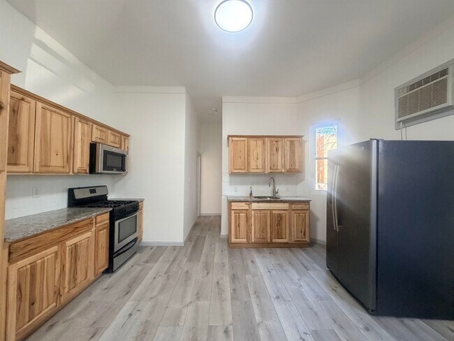 Foto del edificio - 124 Winfield Ave