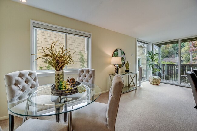 Foto del edificio - Mid-Century Modern 2-bedroom condo in Madi...