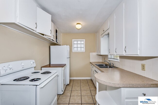 Building Photo - 3 bedroom home SE Wichita
