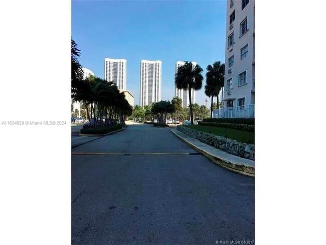 Foto del edificio - 400 Kings Point Dr