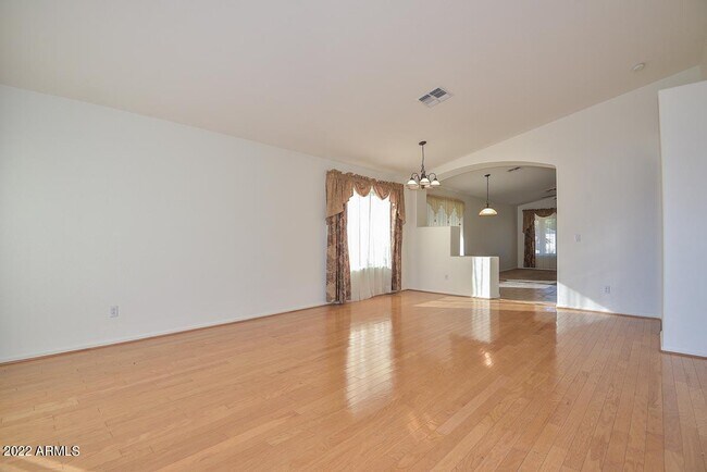 Foto del edificio - 7720 W Foothill Dr