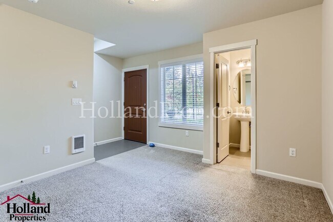 Building Photo - ** SPECIAL DISCOUNT on the first month's r...