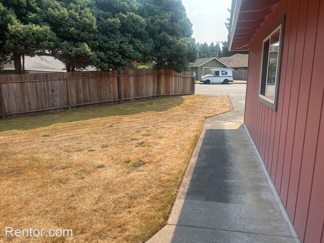 Building Photo - 3 br, 2 bath House - 2149 Woodcrest Court