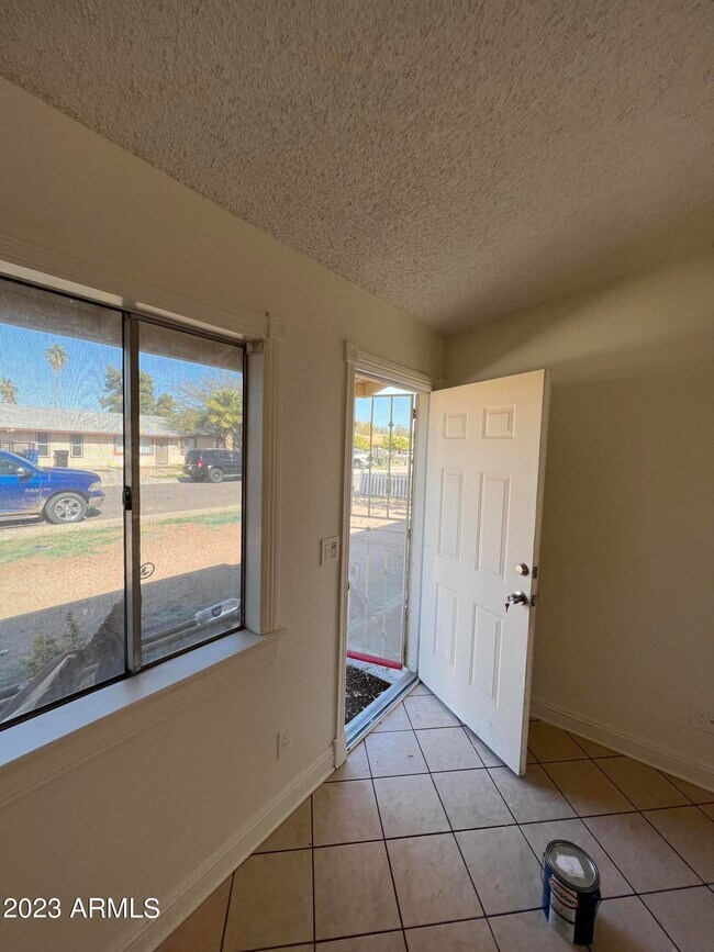 Foto del edificio - 4206 N 109th Dr