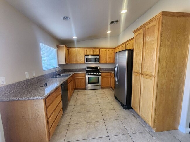 Foto del edificio - ***$100 off 1st Month Rent*** 3 BEDROOM 2 ...