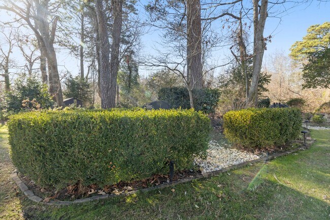 Building Photo - Townhome on Lake Bradford off Shore Drive ...