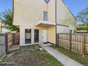 Building Photo - 201 Fox Run Ave