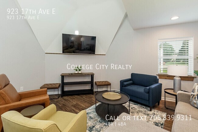 Building Photo - 923 17th Ave E