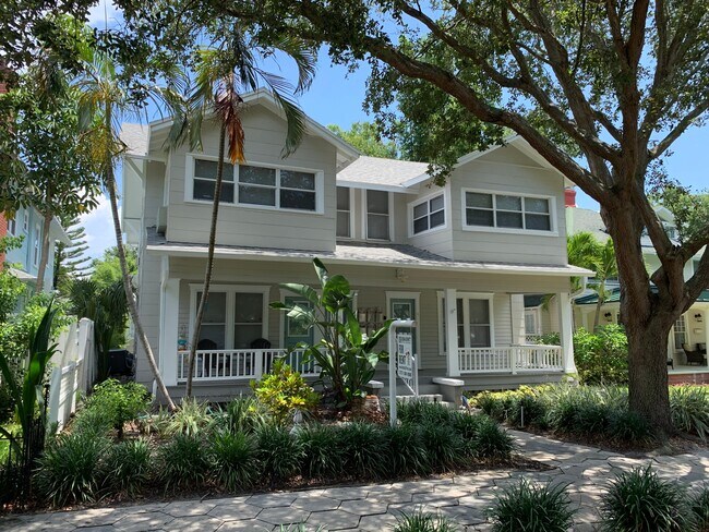 Building Photo - 1 Bed/1 Bath - Unit 6