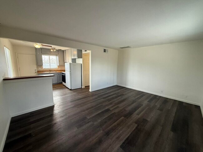 Foto del edificio - 4733 E 2nd St
