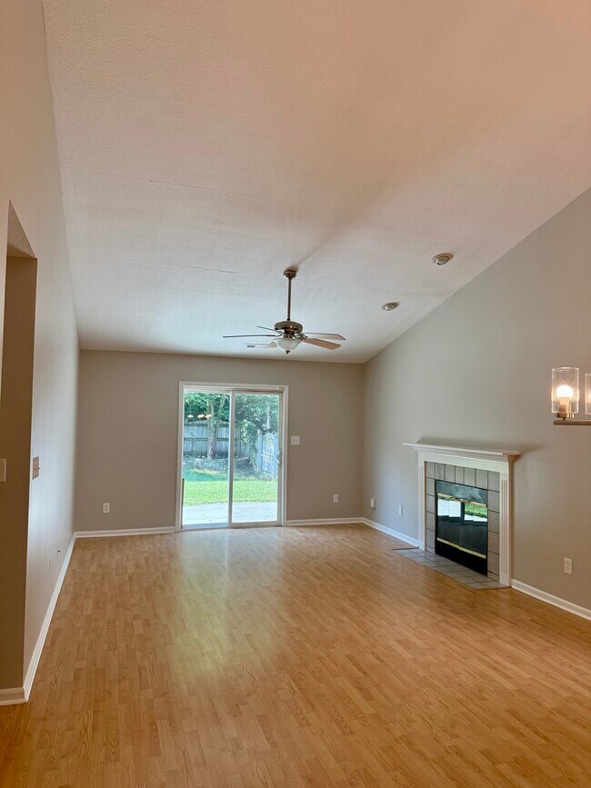 Building Photo - 6065 Woodmill Dr