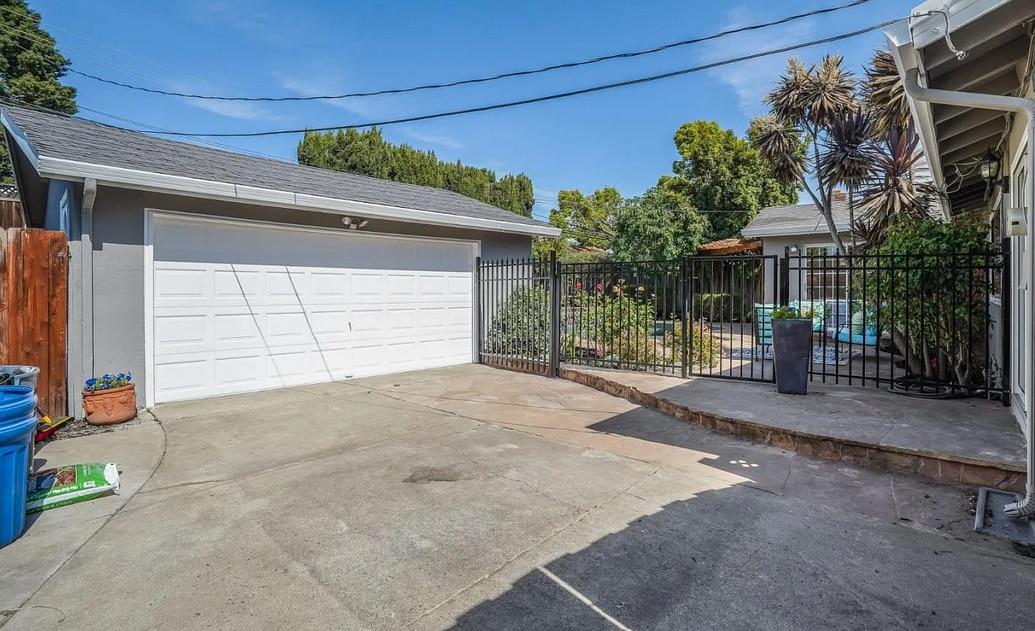 Building Photo - 1144 Champagne Ln