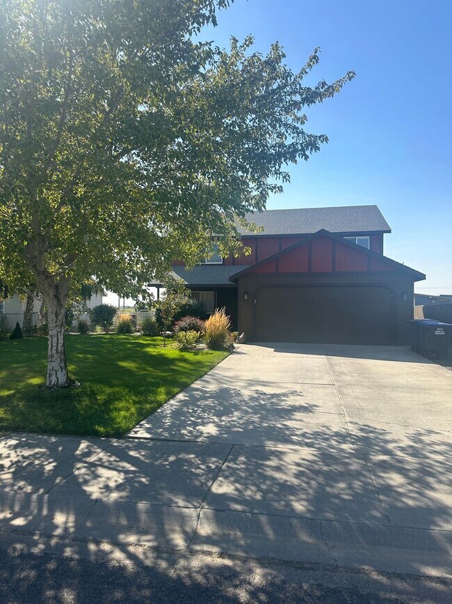 Foto del edificio - Large Well Maintained Home in Quiet Neighb...