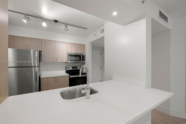 Foto del edificio - 1756 N Bayshore Dr