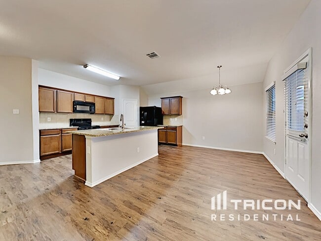 Foto del edificio - 3025 Iris Dr