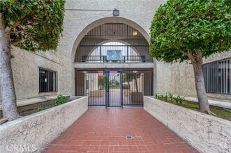 Building Photo - 600 W 3rd St