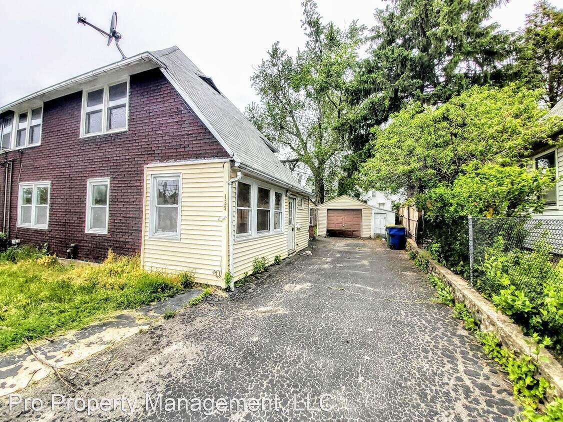 Foto principal - 3 br, 2 bath House - 125 Madison Street