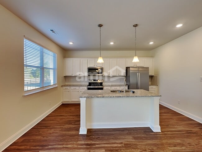 Building Photo - 2101 Overlake Circle