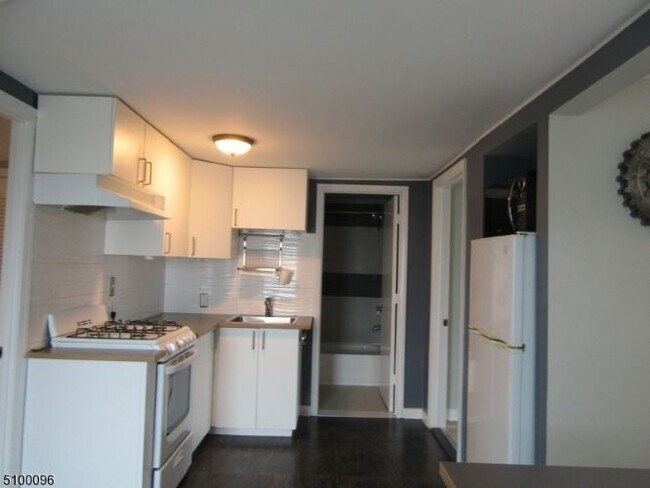 Foto del edificio - 188 Burns Ave