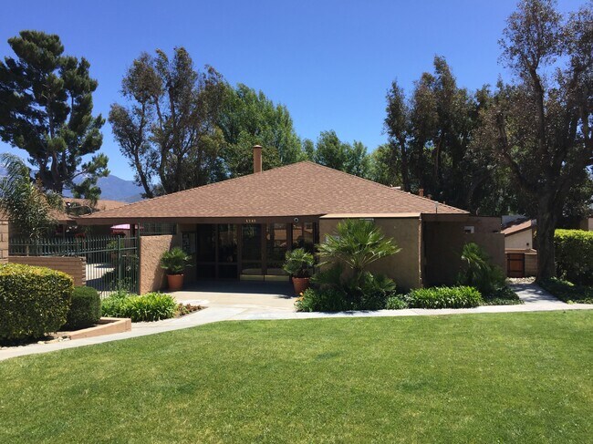 Building Photo - 1345 Vista Serena Ave