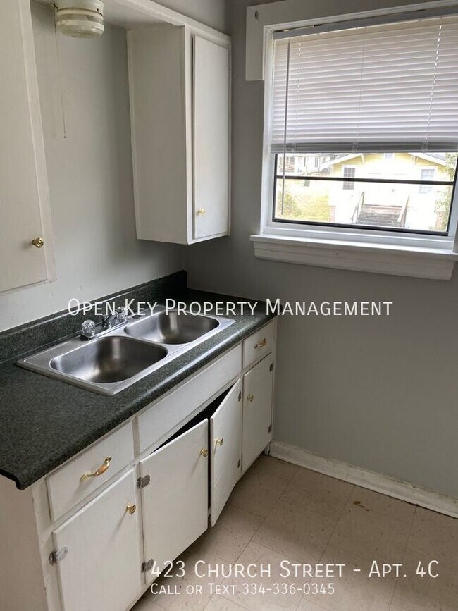 Foto del edificio - Beautiful Apartment For Rent Near Downtown...