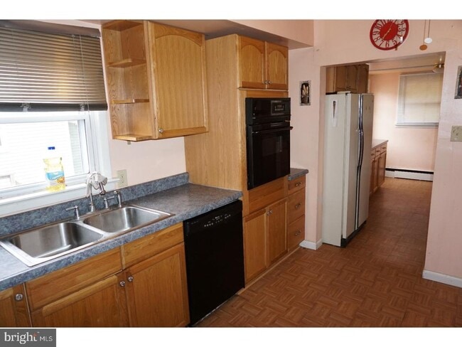 Building Photo - 305 Monument Ave