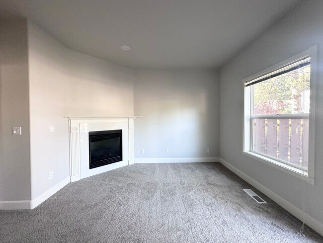 Foto del edificio - Gorgeous 3 Bedroom 2.5 Bath Town-Home Avai...