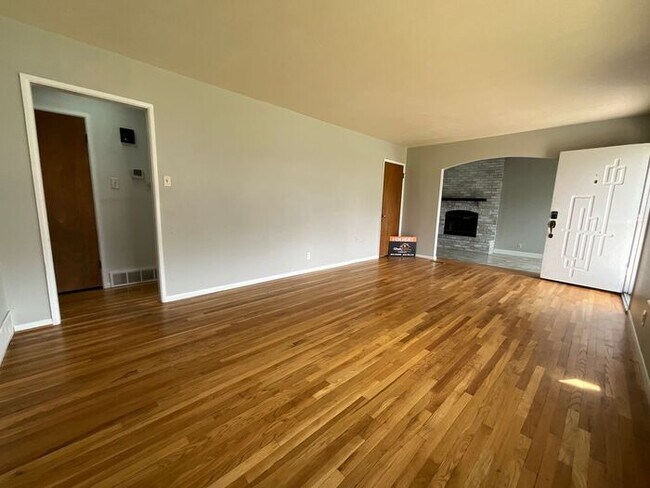 Building Photo - 4 Bedroom 2 Bath 2 Car Garage Home- Dog Friendly and RV parking.