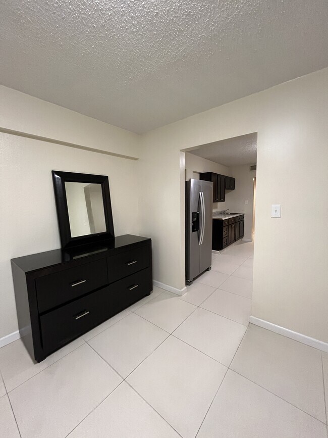 Foto del edificio - 2705-2715 Cherry Rd