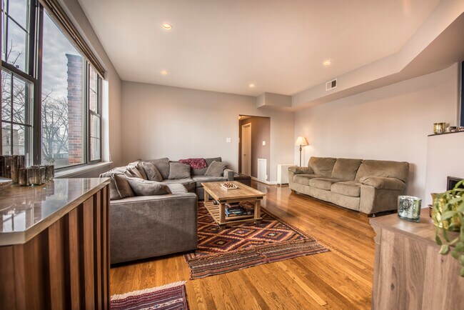 Sala de estar2 - 433 Longfellow St. NW