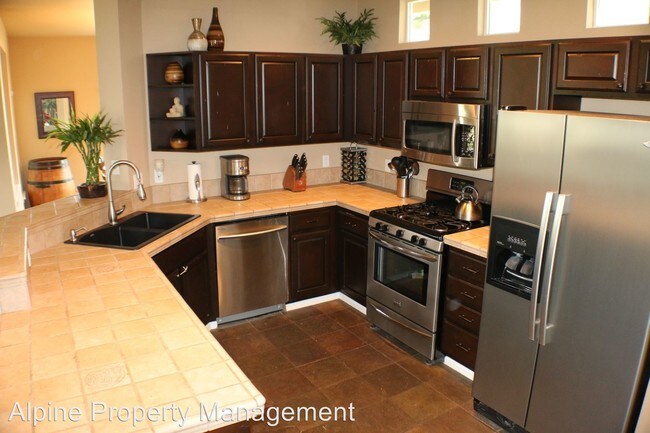 Building Photo - 3 br, 3.5 bath House - 61591 Odell Lake Drive