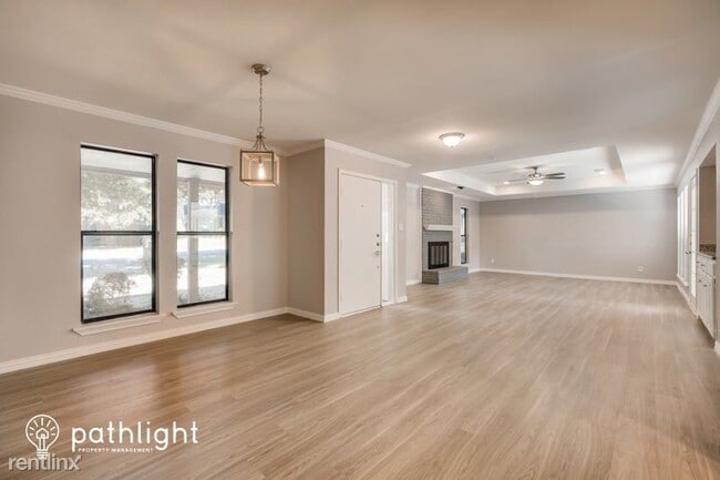 Foto del edificio - 4 br, 2 bath House - 3411 Woodside Drive UNIT