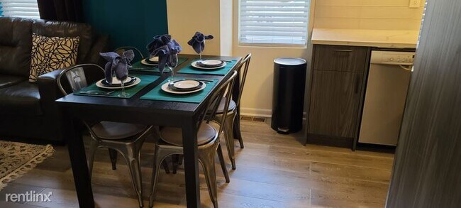 Foto del edificio - 4 br, 2 bath House - 2200 Madison sq